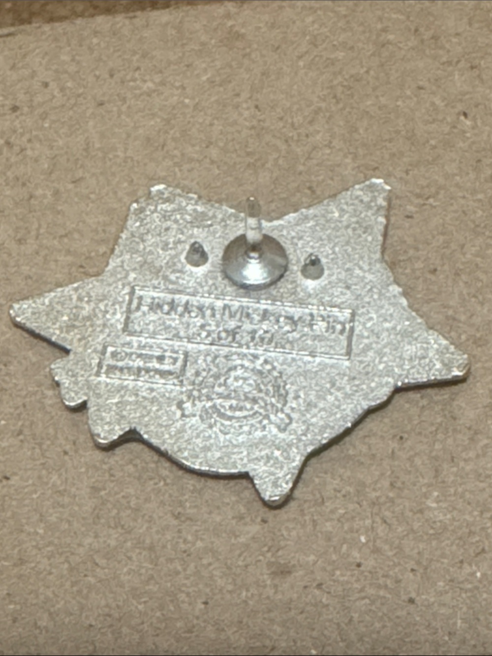 5/$25 Alice In Wonderland Cheshire Cat Stars Pin - Picture 2 of 2